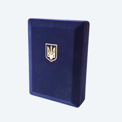 Футляр з тисненням ТРИЗУБ оксамитовий флокований синій 90*125*35 мм